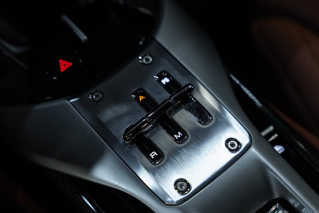 http://www.koenigseggchicago.com/galleria_images/206/206_p44_l.jpg