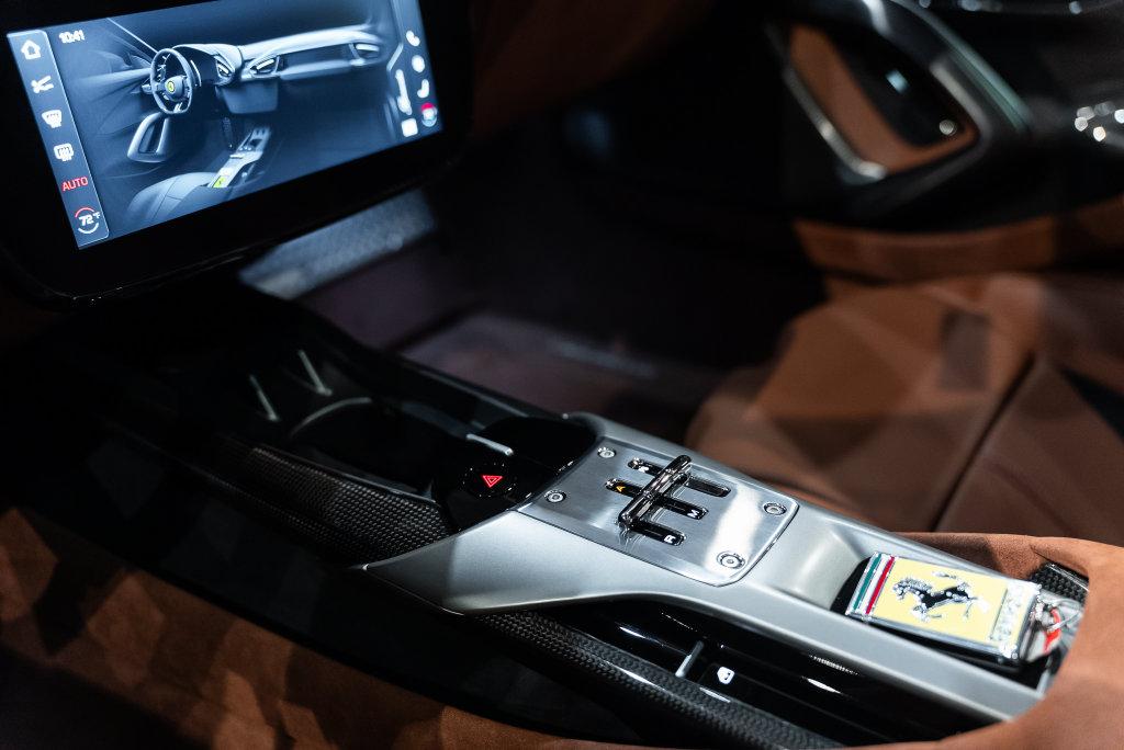 http://www.koenigseggchicago.com/galleria_images/206/206_p46_l.jpg
