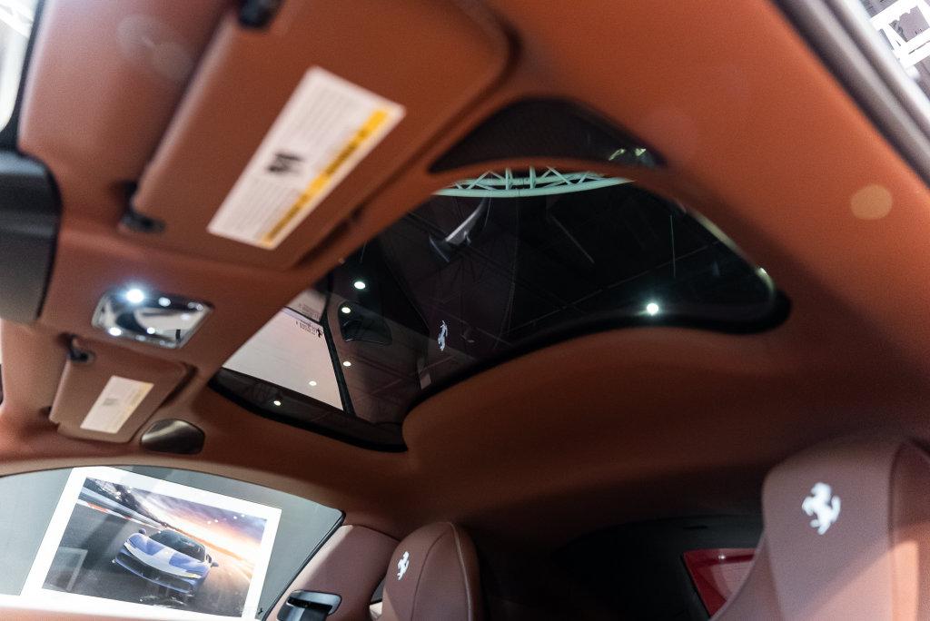 http://www.koenigseggchicago.com/galleria_images/206/206_p47_l.jpg