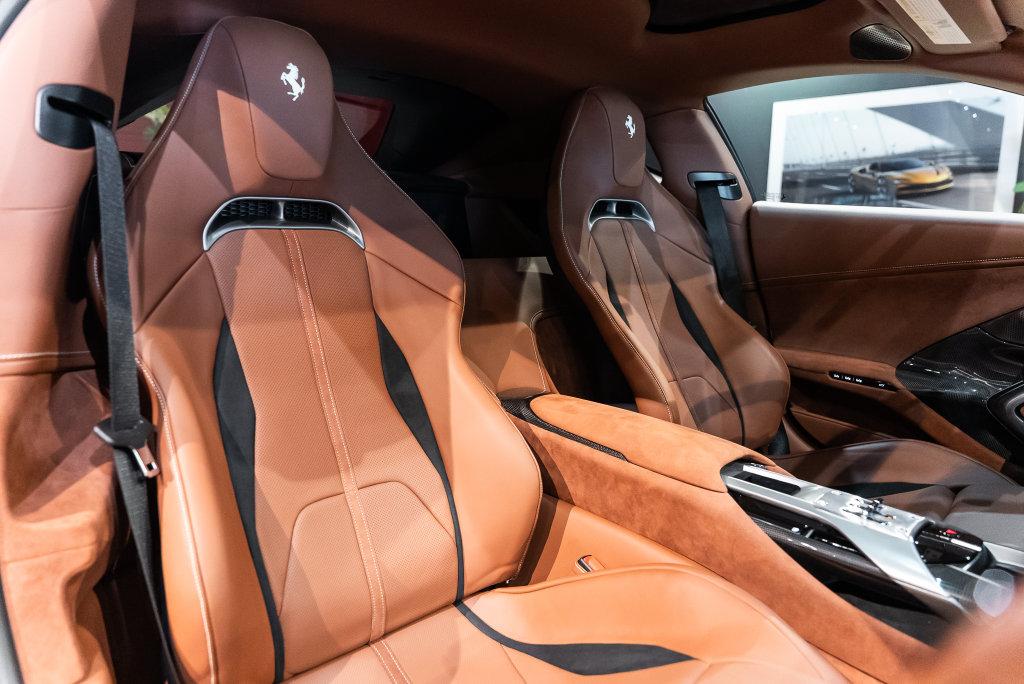 http://www.koenigseggchicago.com/galleria_images/206/206_p50_l.jpg
