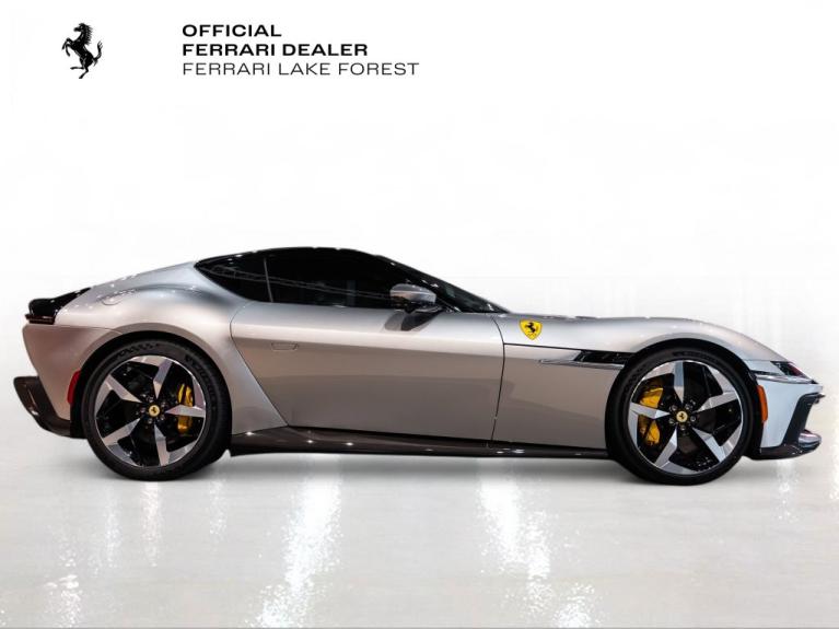 http://www.koenigseggchicago.com/galleria_images/206/206_p9_f.jpg