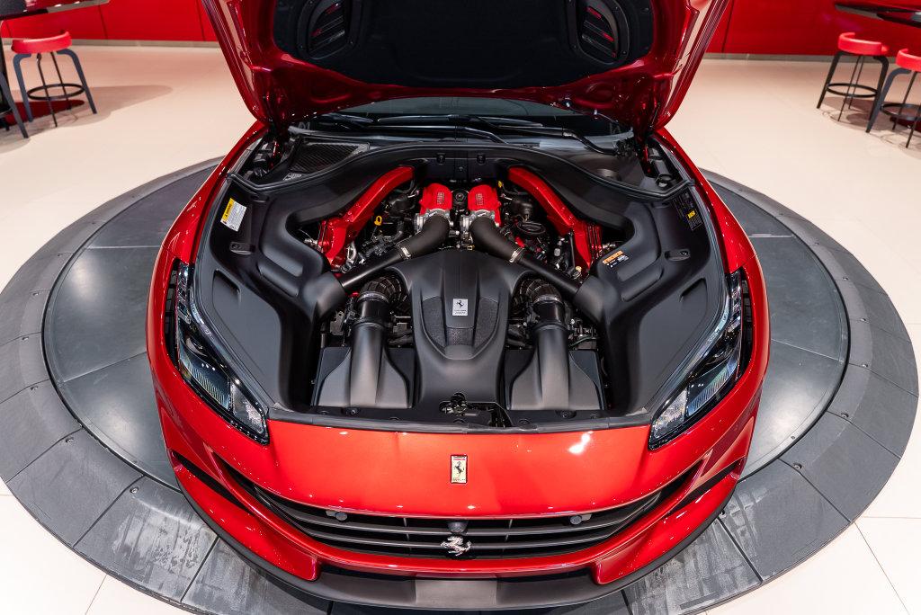 http://www.koenigseggchicago.com/galleria_images/207/207_p22_l.jpg
