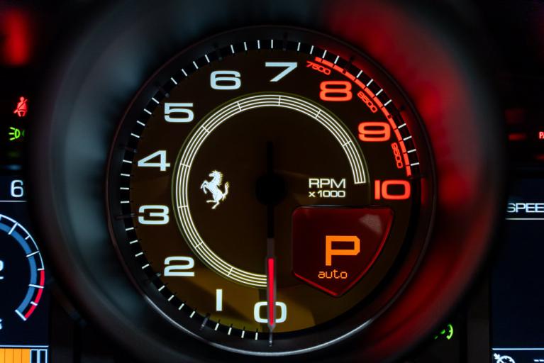 http://www.koenigseggchicago.com/galleria_images/207/207_p36_f.jpg