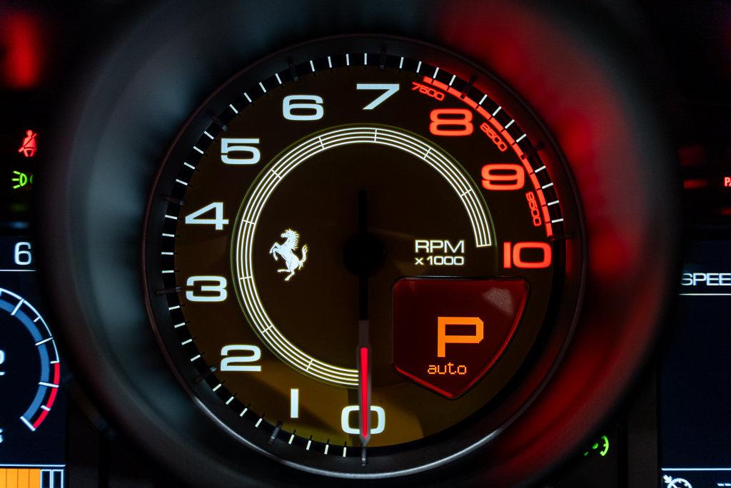 http://www.koenigseggchicago.com/galleria_images/207/207_p36_l.jpg