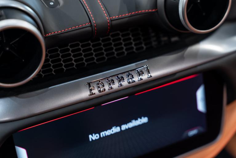http://www.koenigseggchicago.com/galleria_images/207/207_p41_f.jpg