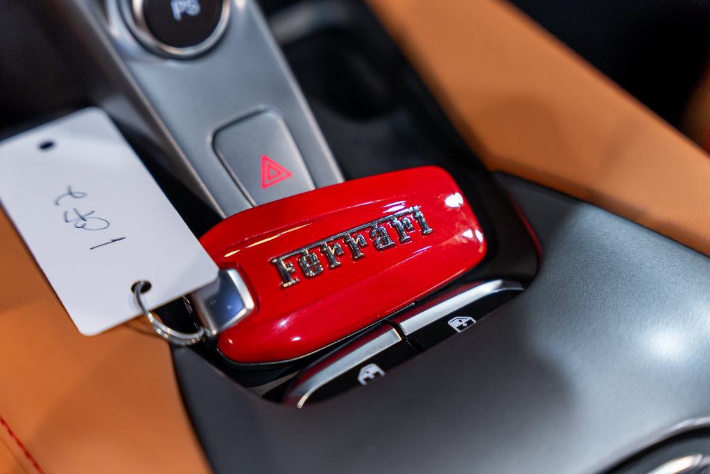 http://www.koenigseggchicago.com/galleria_images/207/207_p50_l.jpg
