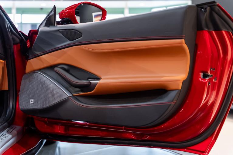 http://www.koenigseggchicago.com/galleria_images/207/207_p60_f.jpg