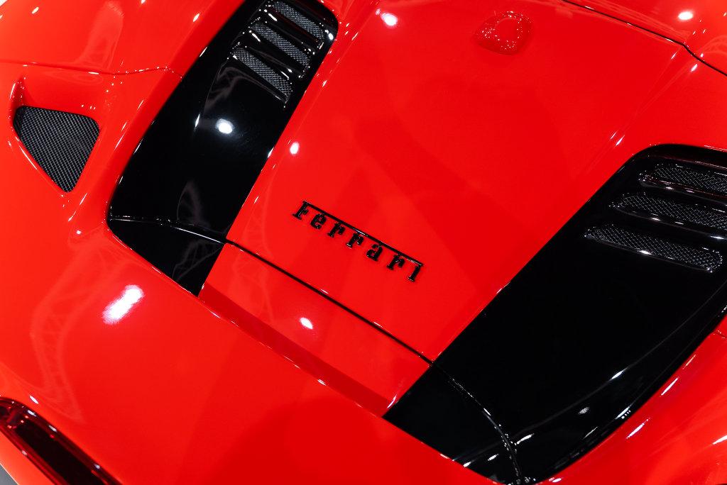 http://www.koenigseggchicago.com/galleria_images/208/208_p17_l.jpg