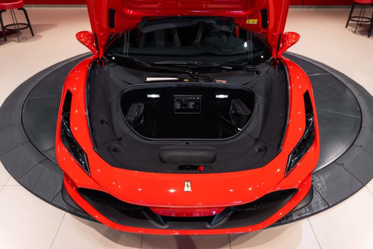 http://www.koenigseggchicago.com/galleria_images/208/208_p21_f.jpg