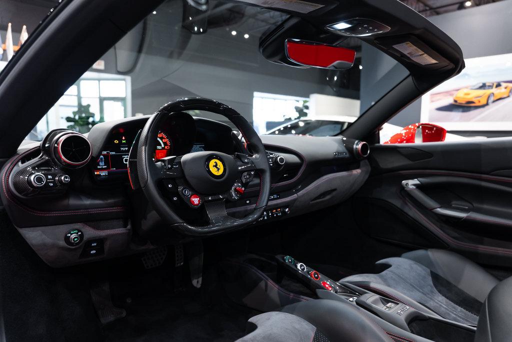 http://www.koenigseggchicago.com/galleria_images/208/208_p26_l.jpg