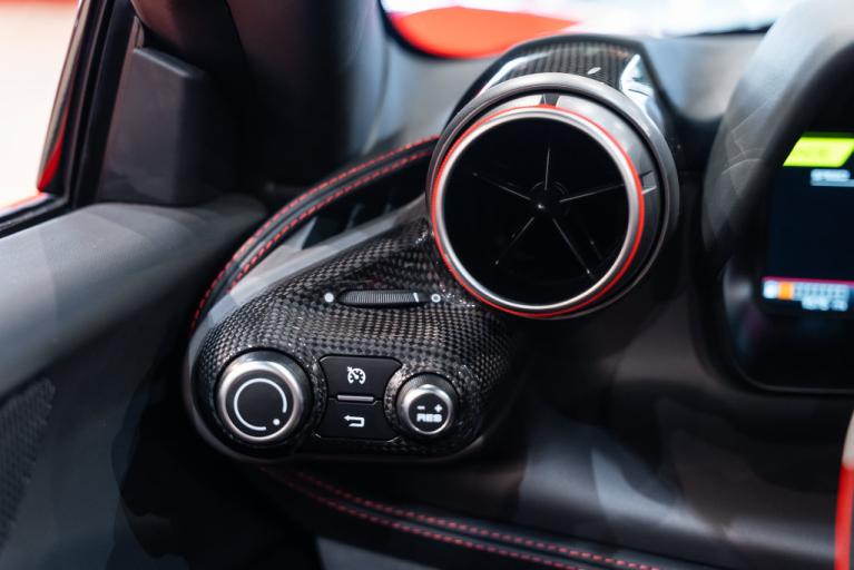 http://www.koenigseggchicago.com/galleria_images/208/208_p32_f.jpg