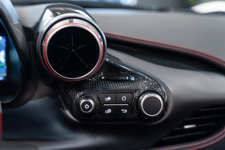 http://www.koenigseggchicago.com/galleria_images/208/208_p33_f.jpg