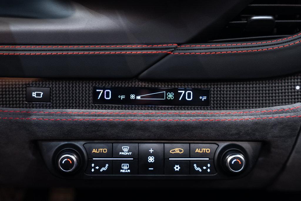 http://www.koenigseggchicago.com/galleria_images/208/208_p34_l.jpg