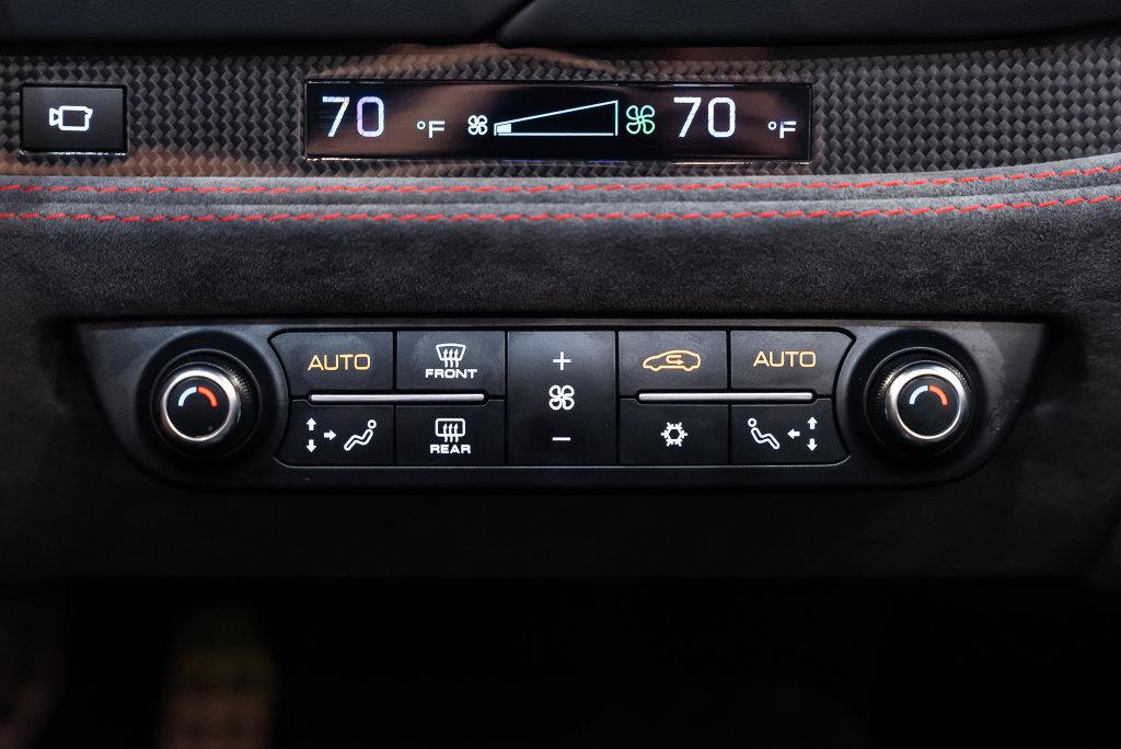 http://www.koenigseggchicago.com/galleria_images/208/208_p36_l.jpg