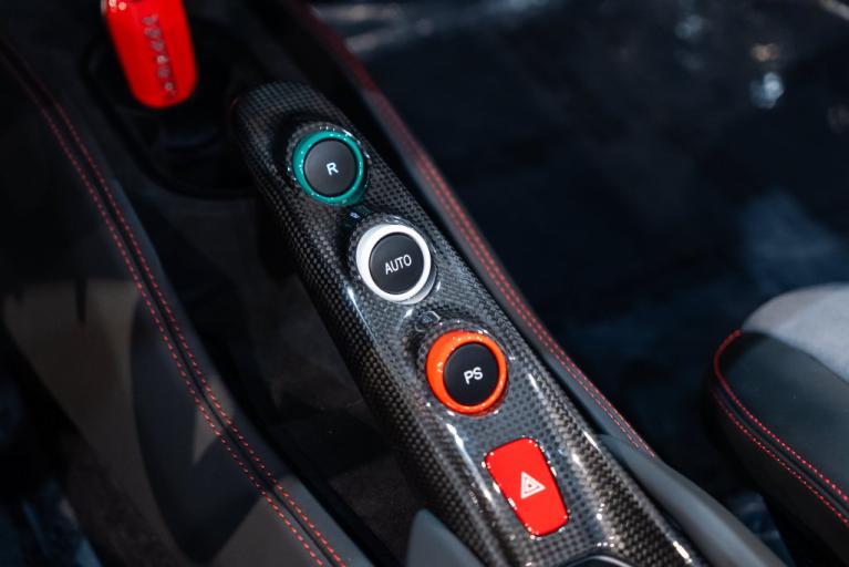 http://www.koenigseggchicago.com/galleria_images/208/208_p37_f.jpg