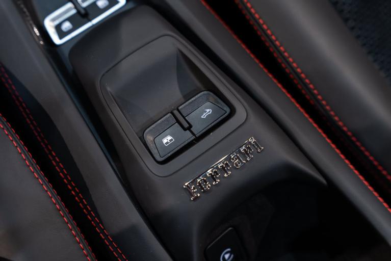 http://www.koenigseggchicago.com/galleria_images/208/208_p39_f.jpg