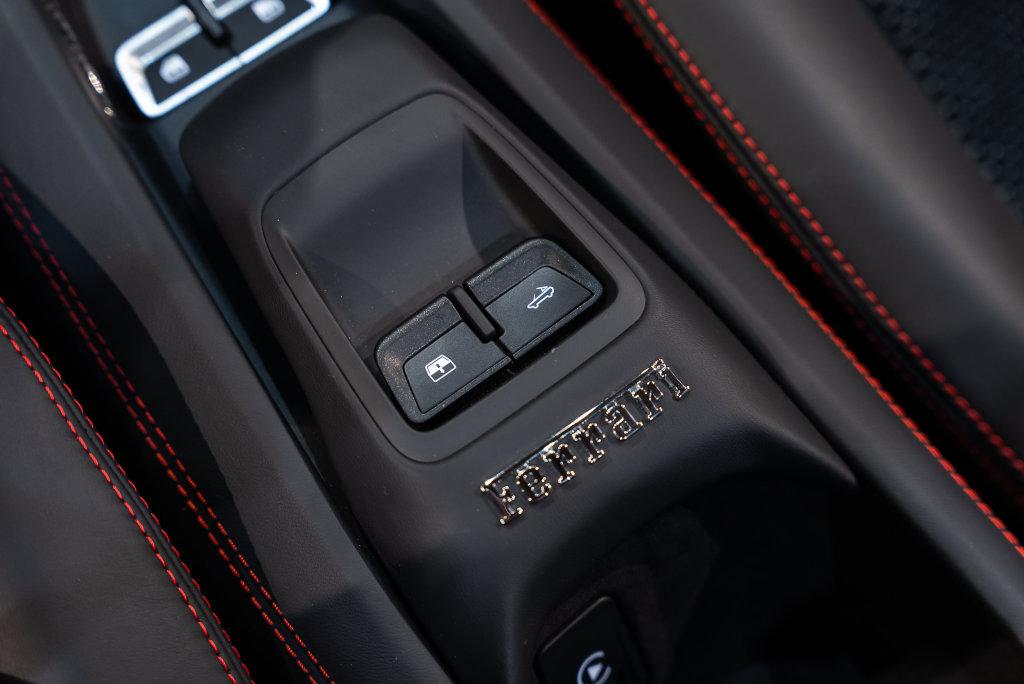 http://www.koenigseggchicago.com/galleria_images/208/208_p39_l.jpg