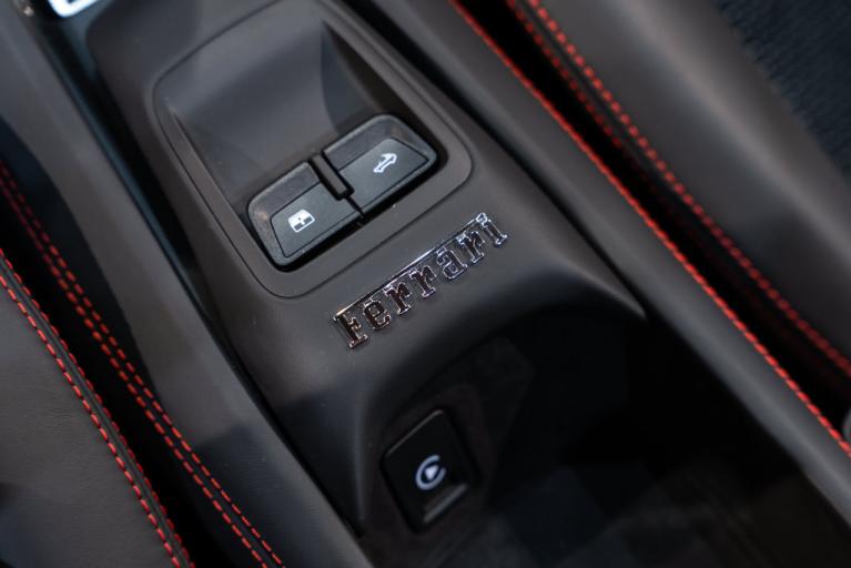 http://www.koenigseggchicago.com/galleria_images/208/208_p40_f.jpg