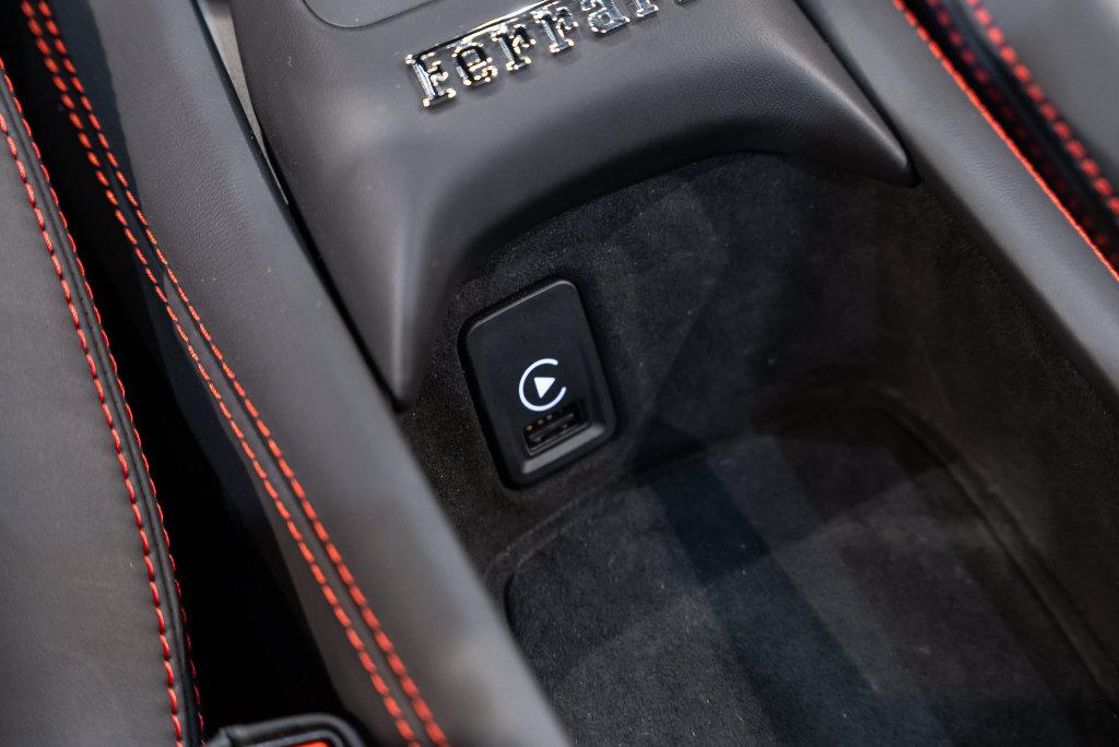http://www.koenigseggchicago.com/galleria_images/208/208_p41_l.jpg