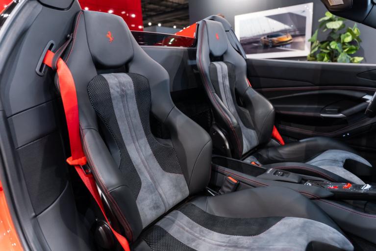 http://www.koenigseggchicago.com/galleria_images/208/208_p46_f.jpg