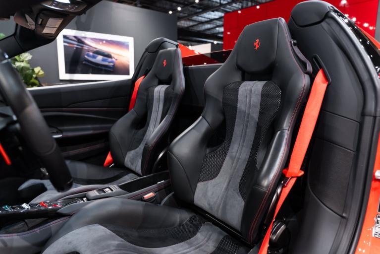 http://www.koenigseggchicago.com/galleria_images/208/208_p4_f.jpg