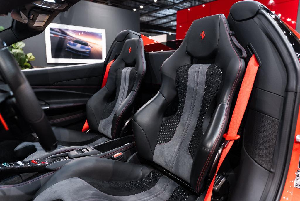 http://www.koenigseggchicago.com/galleria_images/208/208_p4_l.jpg