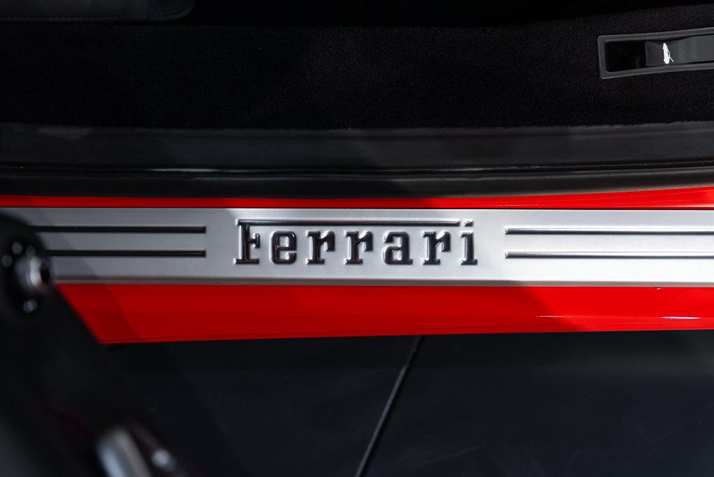 http://www.koenigseggchicago.com/galleria_images/208/208_p50_l.jpg