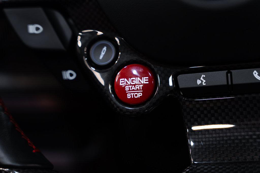 http://www.koenigseggchicago.com/galleria_images/208/208_p52_l.jpg