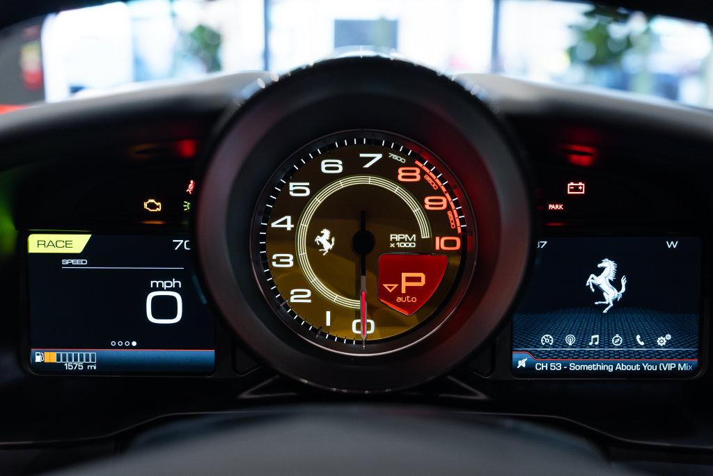 http://www.koenigseggchicago.com/galleria_images/208/208_p56_l.jpg