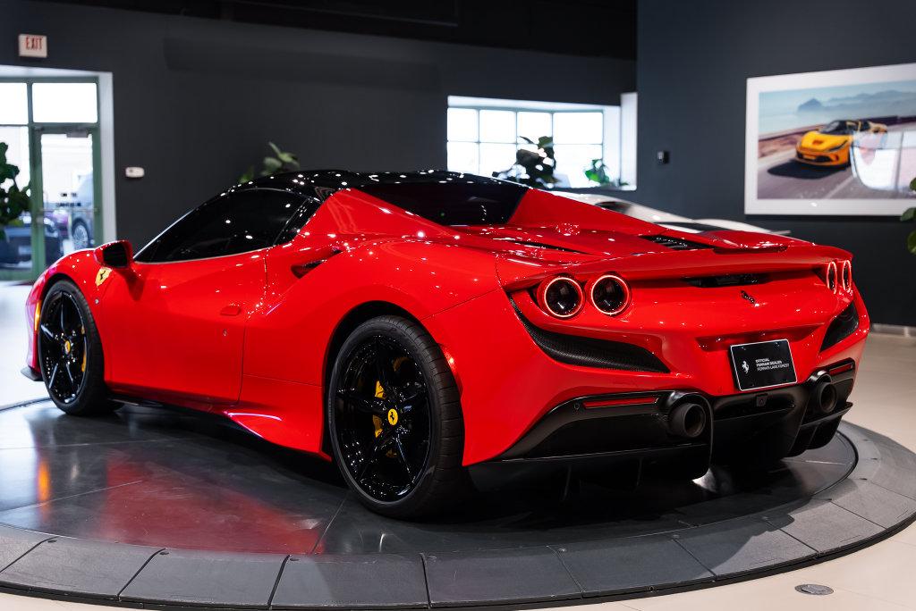 http://www.koenigseggchicago.com/galleria_images/208/208_p58_l.jpg