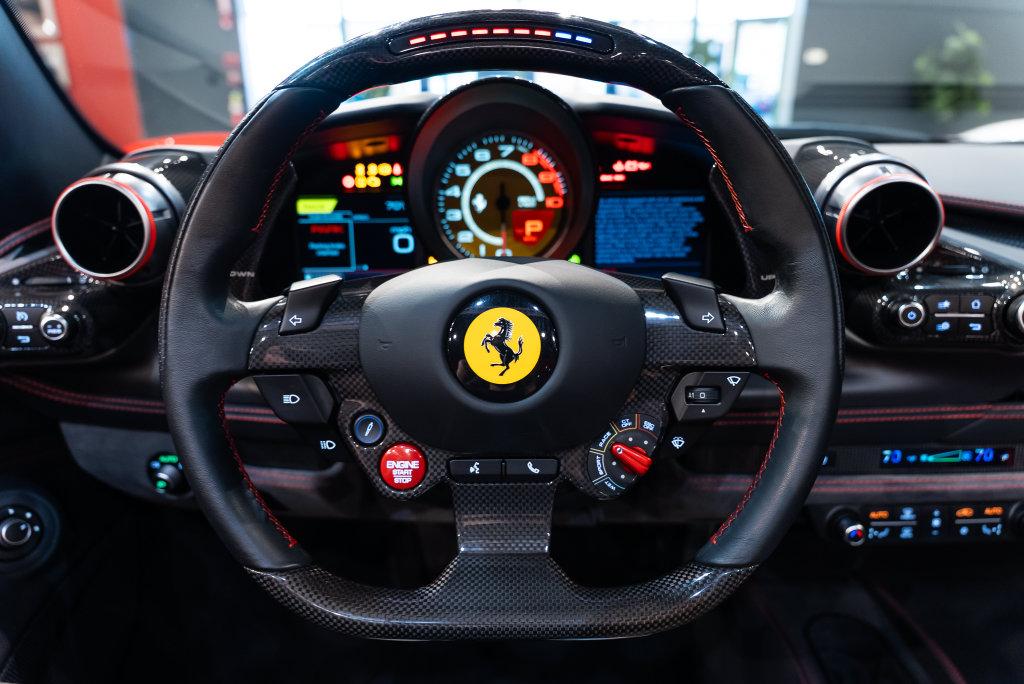 http://www.koenigseggchicago.com/galleria_images/208/208_p5_l.jpg