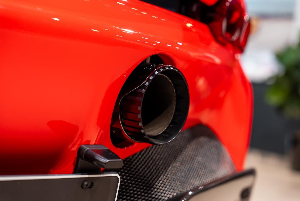 http://www.koenigseggchicago.com/galleria_images/209/209_p24_l.jpg