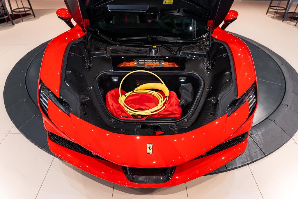 http://www.koenigseggchicago.com/galleria_images/209/209_p25_l.jpg