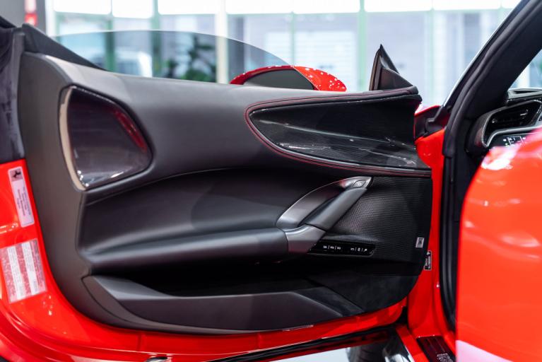 http://www.koenigseggchicago.com/galleria_images/209/209_p28_f.jpg