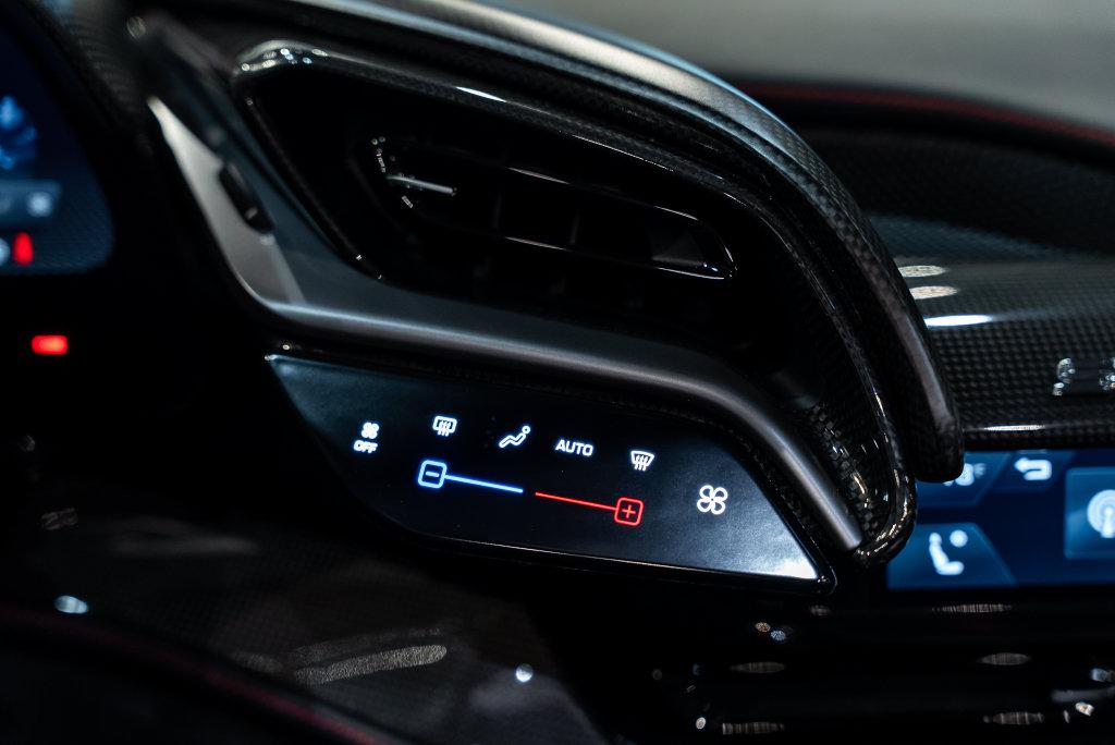 http://www.koenigseggchicago.com/galleria_images/209/209_p40_l.jpg