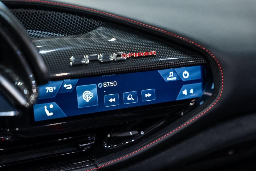 http://www.koenigseggchicago.com/galleria_images/209/209_p43_l.jpg