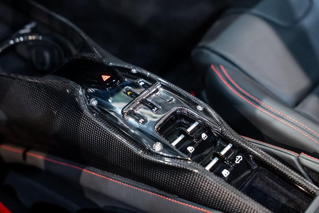 http://www.koenigseggchicago.com/galleria_images/209/209_p44_l.jpg