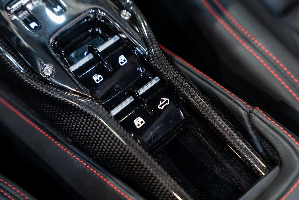 http://www.koenigseggchicago.com/galleria_images/209/209_p45_l.jpg