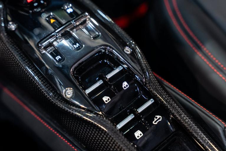http://www.koenigseggchicago.com/galleria_images/209/209_p46_f.jpg