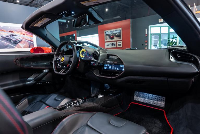 http://www.koenigseggchicago.com/galleria_images/209/209_p48_f.jpg