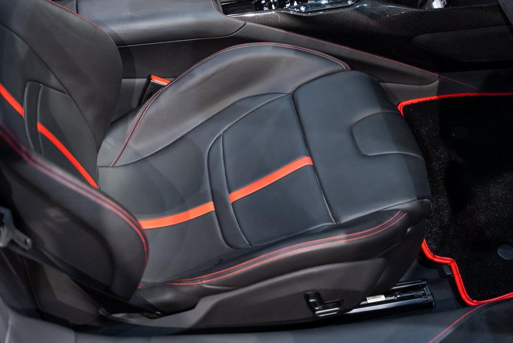 http://www.koenigseggchicago.com/galleria_images/209/209_p49_l.jpg