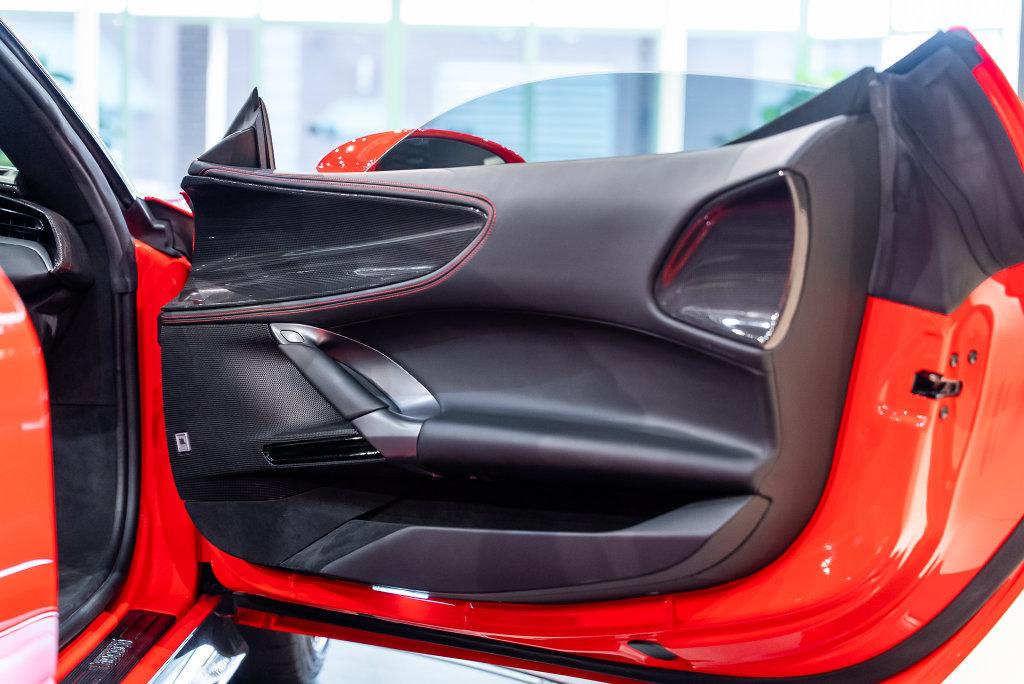 http://www.koenigseggchicago.com/galleria_images/209/209_p51_l.jpg