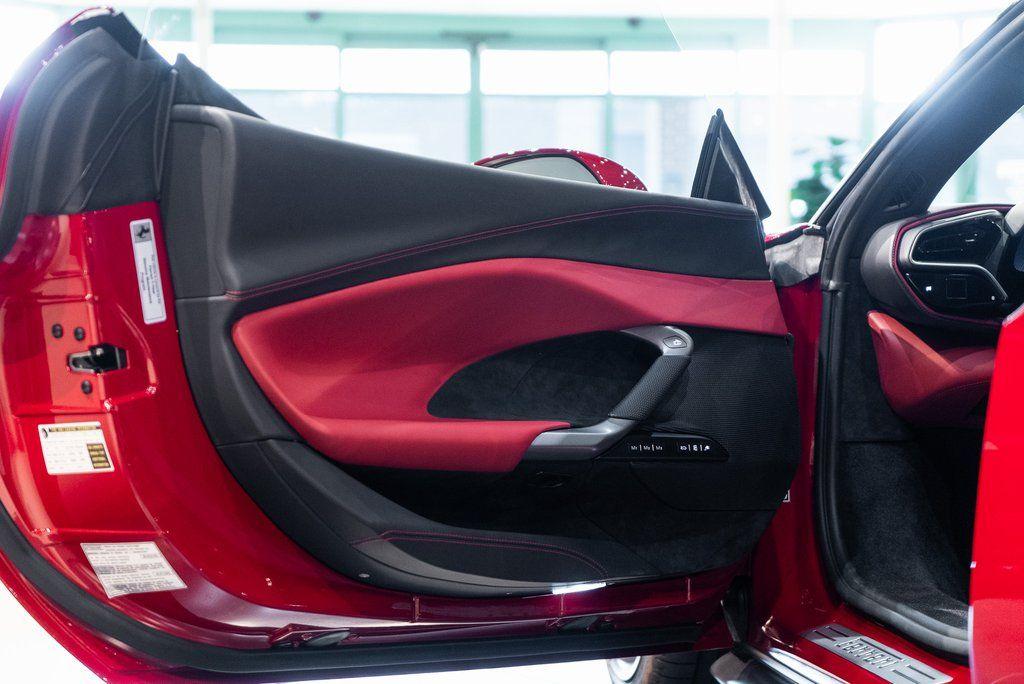 http://www.koenigseggchicago.com/galleria_images/25/25_p21_l.jpg