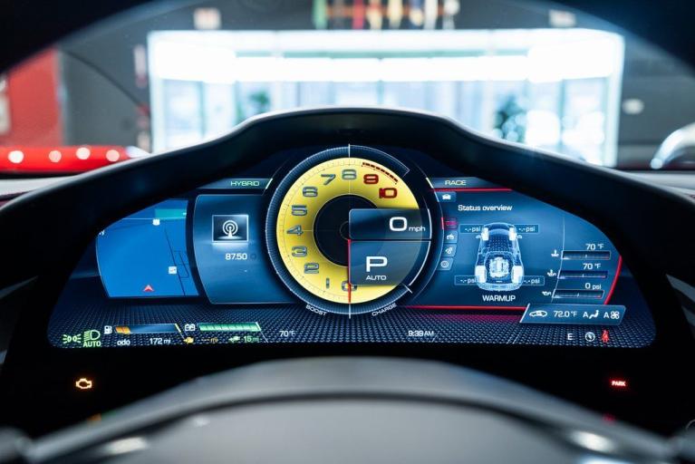 http://www.koenigseggchicago.com/galleria_images/25/25_p23_f.jpg