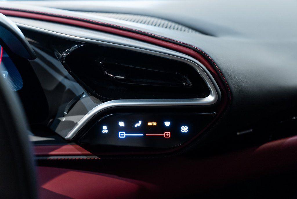 http://www.koenigseggchicago.com/galleria_images/25/25_p28_l.jpg