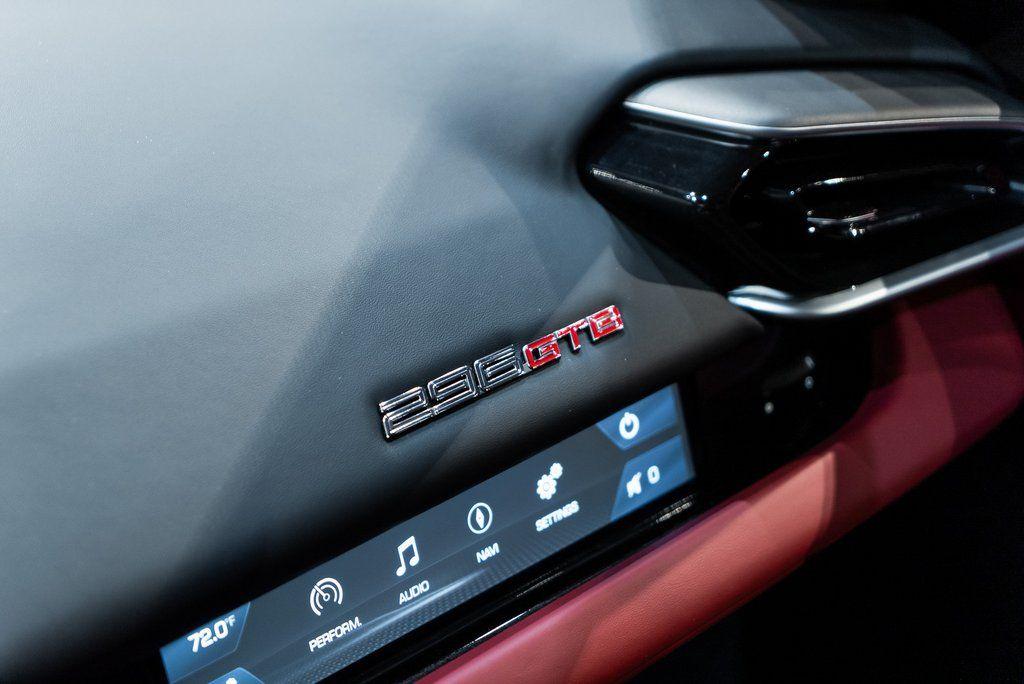 http://www.koenigseggchicago.com/galleria_images/25/25_p29_l.jpg