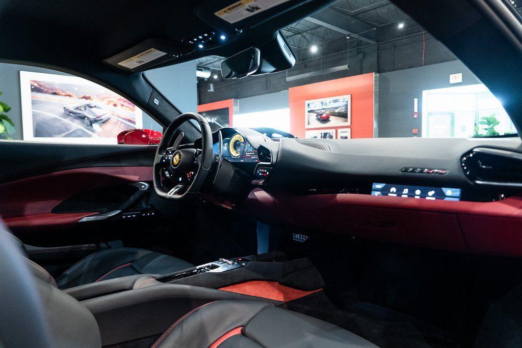http://www.koenigseggchicago.com/galleria_images/25/25_p32_l.jpg