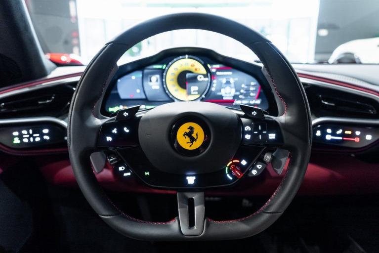 http://www.koenigseggchicago.com/galleria_images/25/25_p5_f.jpg