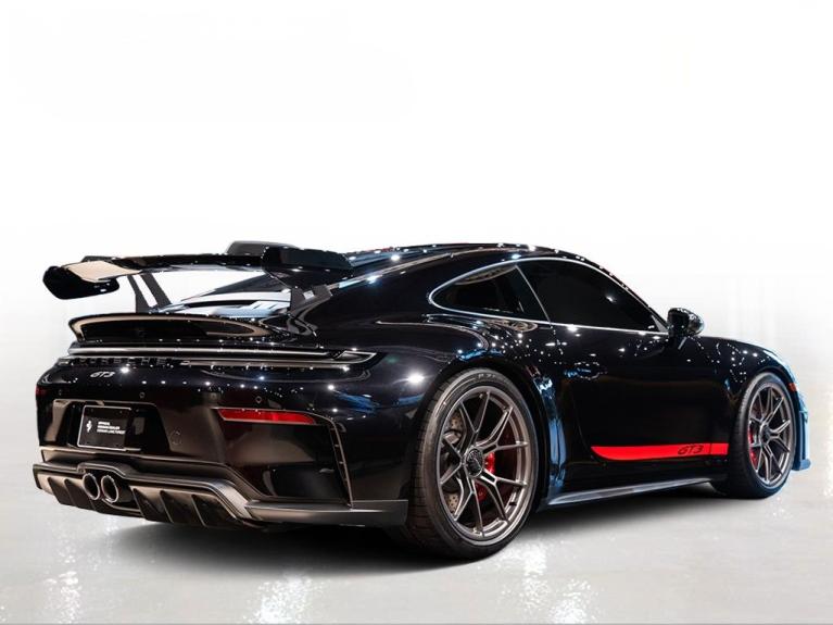 http://www.koenigseggchicago.com/galleria_images/3/3_p10_f.jpg