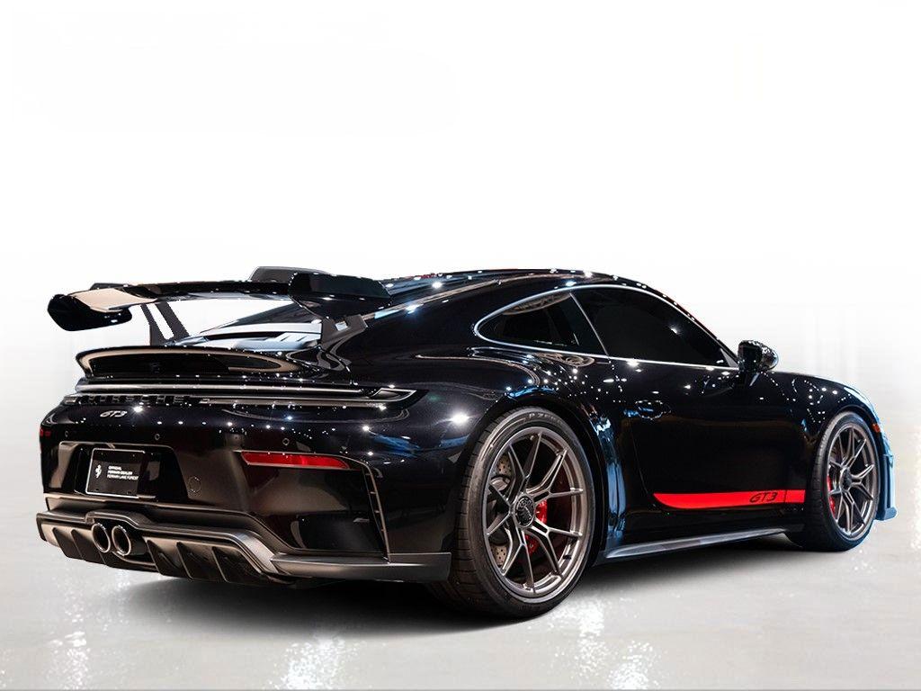 http://www.koenigseggchicago.com/galleria_images/3/3_p10_l.jpg